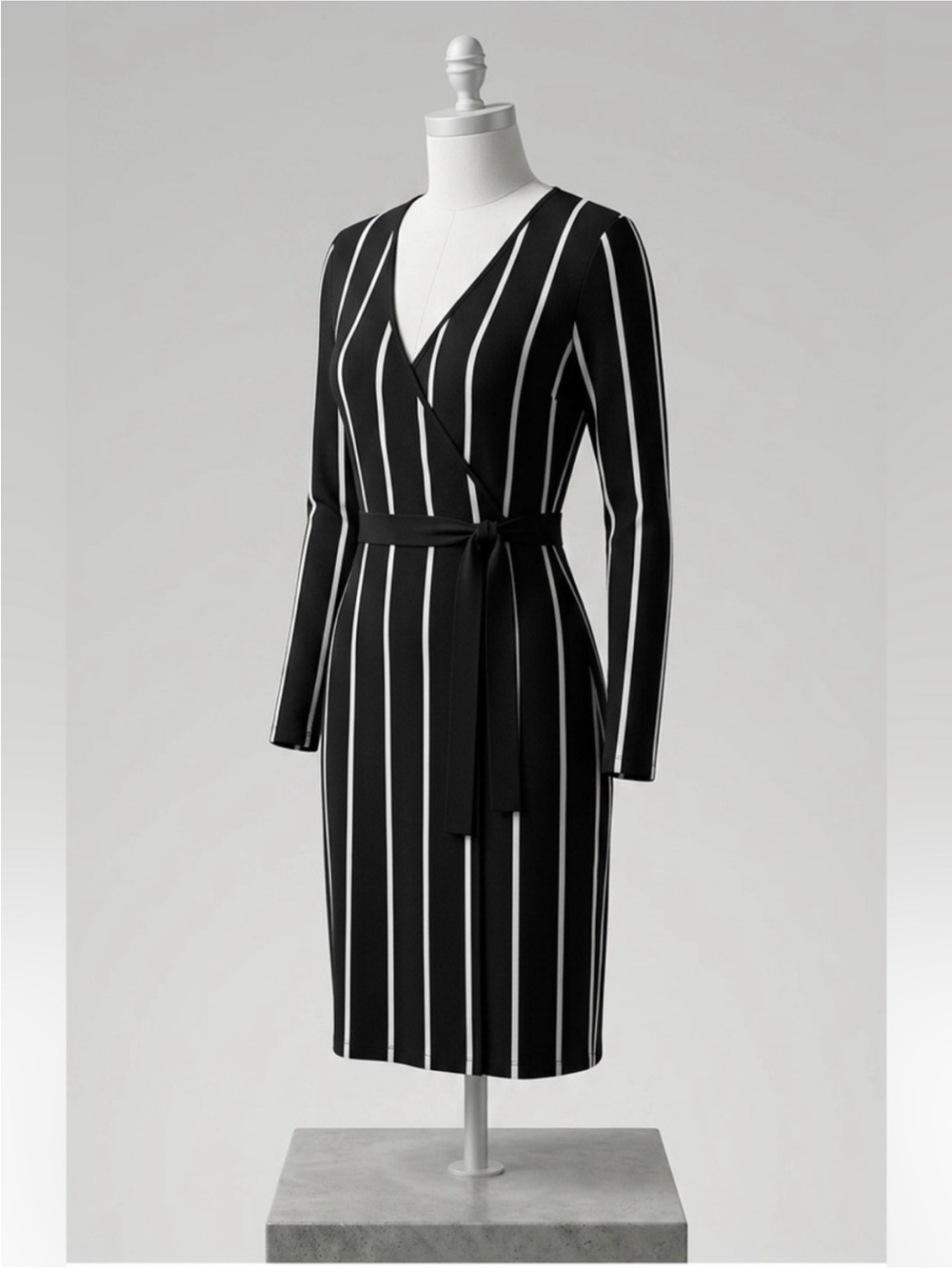 Ann Taylor Black & White
Vertical Stripe Jersey Wrap
Dress Size 2